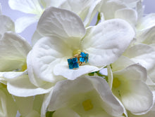 Load image into Gallery viewer, Estate 14kt Yellow Gold 1.25ctw Blue Topaz Kite Earrings
