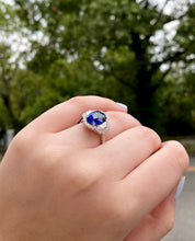 Load image into Gallery viewer, 18kt White Gold 5.01ct Blue Sapphire Ring

