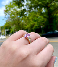 Load image into Gallery viewer, 18kt Yellow Gold 2.84ct Purple Sapphire Ring
