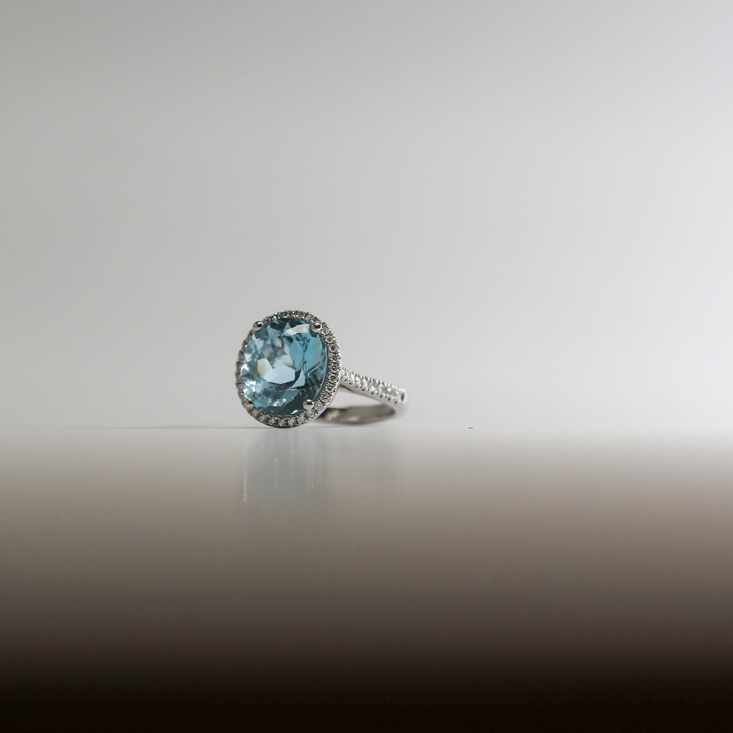 5.85ct Aquamarine and Diamond Ring