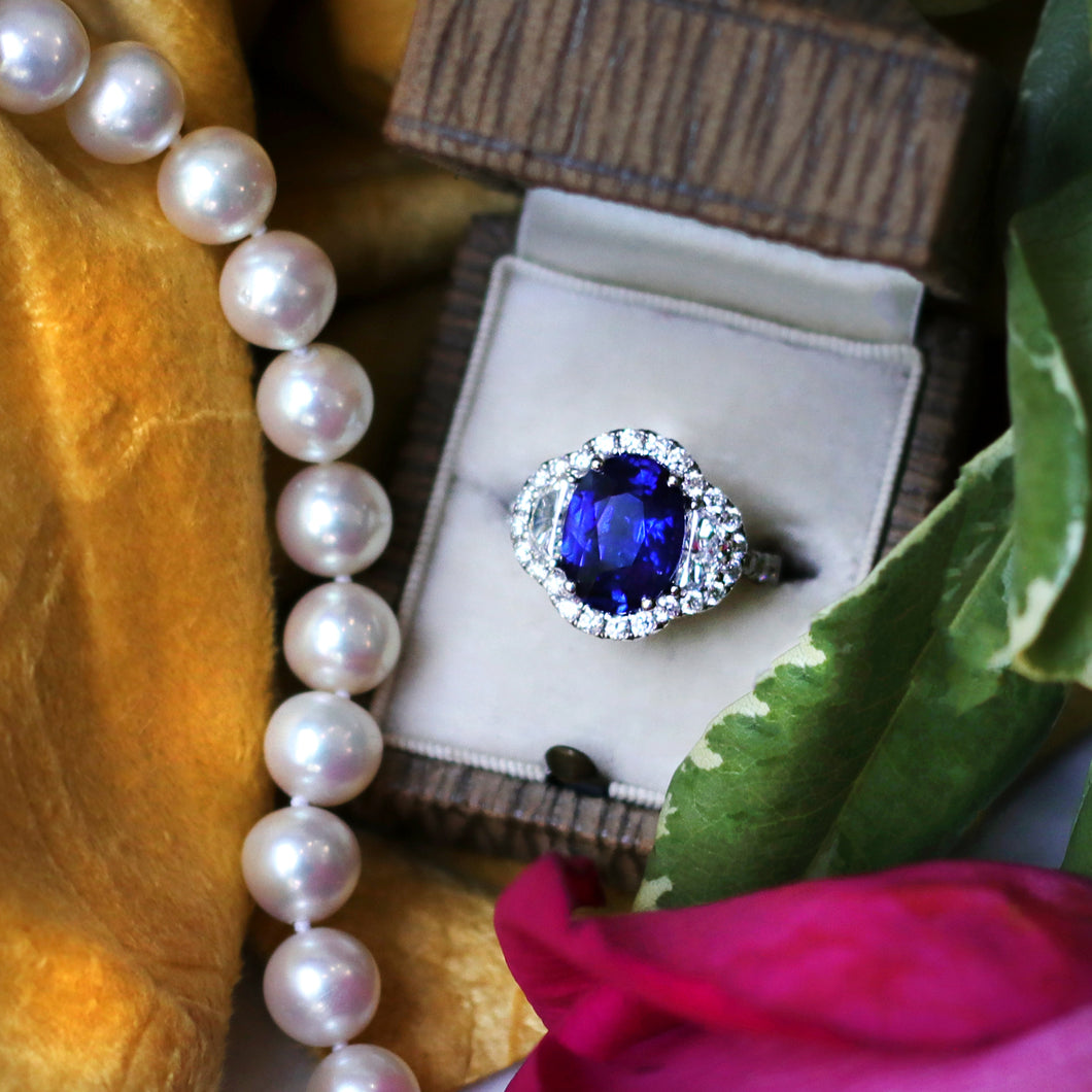 18kt White Gold 5.01ct Blue Sapphire Ring