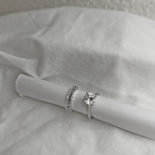 Load image into Gallery viewer, Round Brilliant Cut Solitaire Diamond Ring
